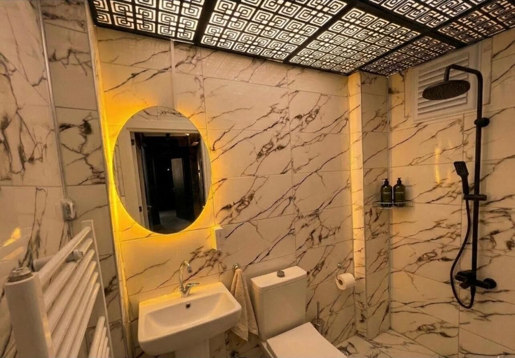 Bathroom 4, Luna Suites Hotel, Merkez