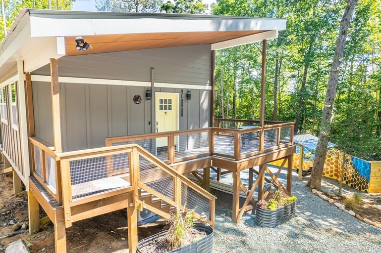 Interior 5, Two Tree Houses - Beehive & H20, Chatham