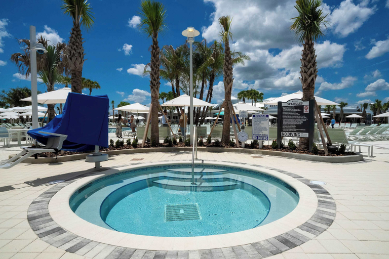 Pool 4, Luxurious Townhouse w/ Private Pool Near Attractions, Lake