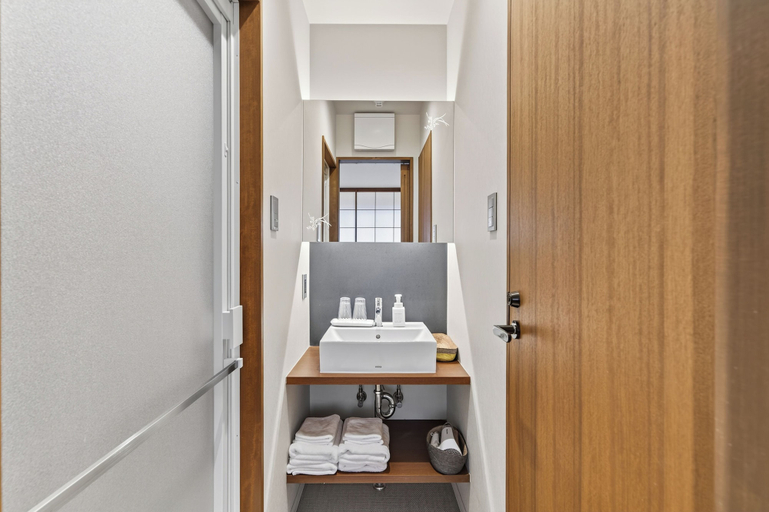 Bathroom 4, Hotel Rakurakuan, Kyoto