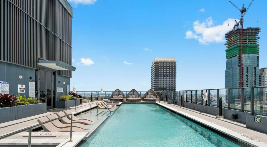 Pool 2, 501 - 3301, Miami-Dade