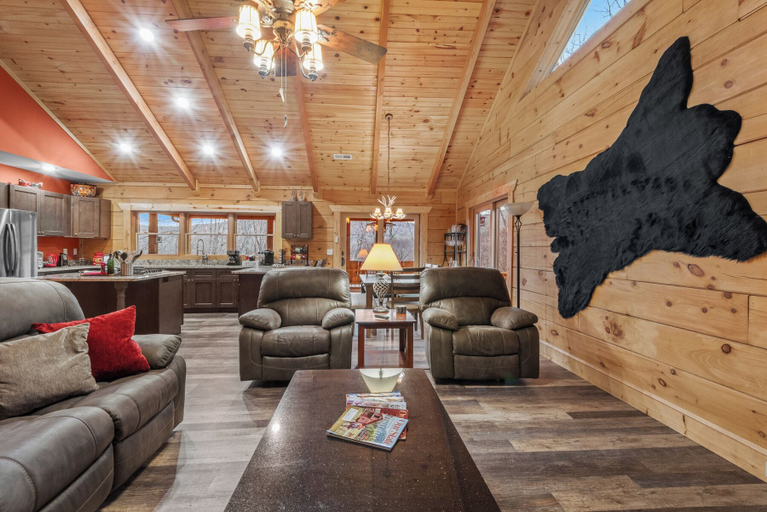 Interior 3, Deer Ridge Nearby to Ski, 3BR - King, Watauga