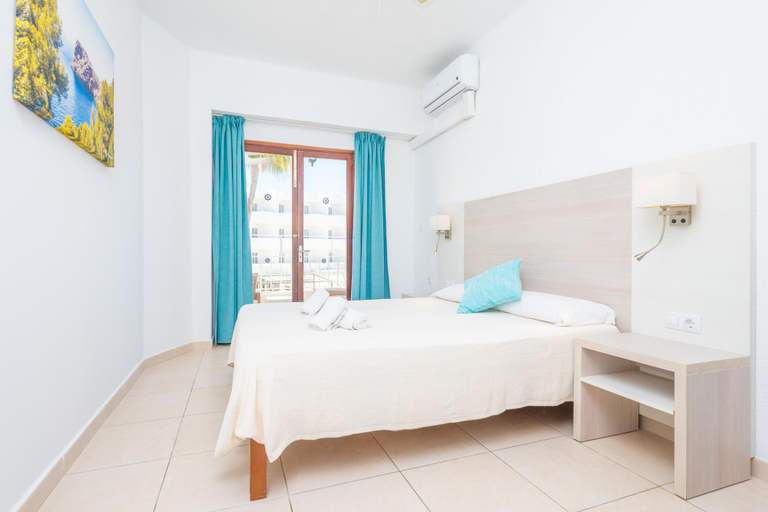 Bedroom 3, Hotel Antares, Baleares