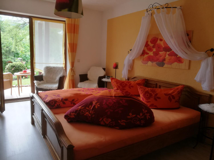 Bedroom 3, Wohlfuhlgastehaus Eva-Maria Schatzle, Schwarzwald-Baar-Kreis