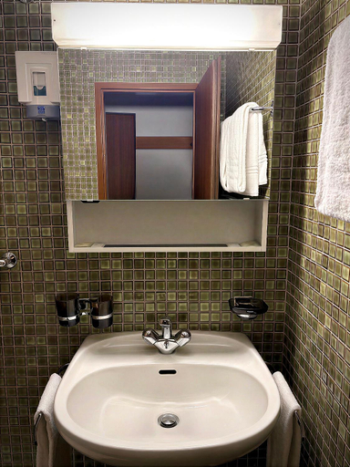 Bathroom 3, Hotel Fiescherhof, Goms