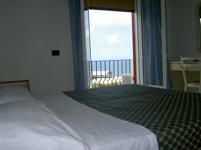 Bedroom 2, Costa Citara, Napoli