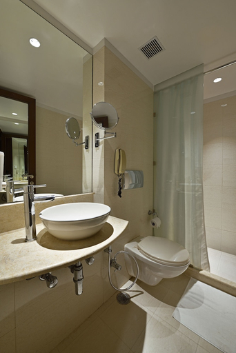 Bathroom, Hotel Leafio Marigold Marol, Mumbai Suburban