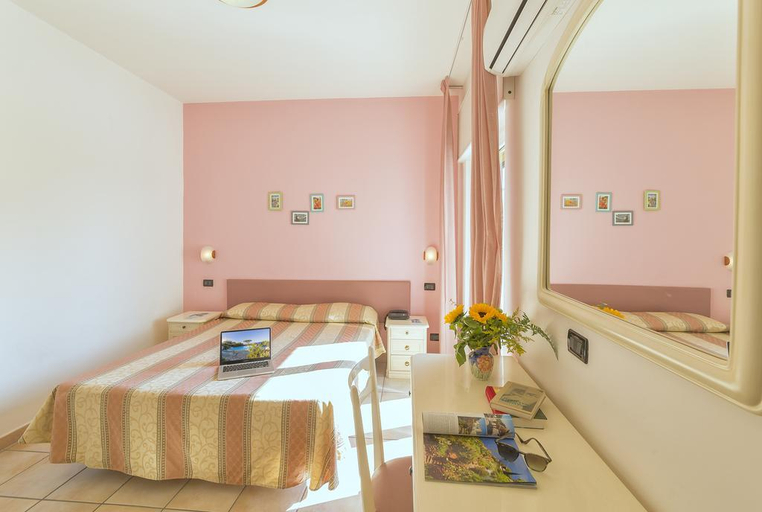 Bedroom 5, Costa Citara, Napoli