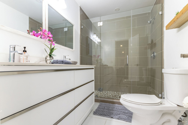 Bathroom, Lakefront Villa ·Tropical Backyard·Kayak·Cool Deck, Miami-Dade