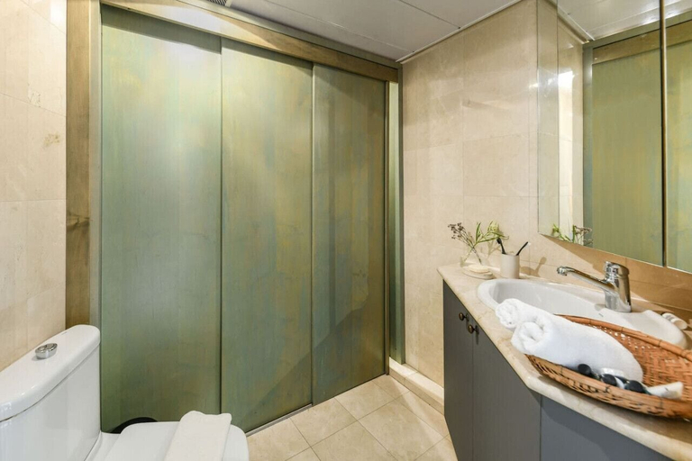Bathroom 4, Awesome 2BR apt Balcony & pool access