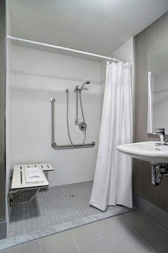 Bathroom 4, Courtyard by Marriott Downtown Toronto, Toronto