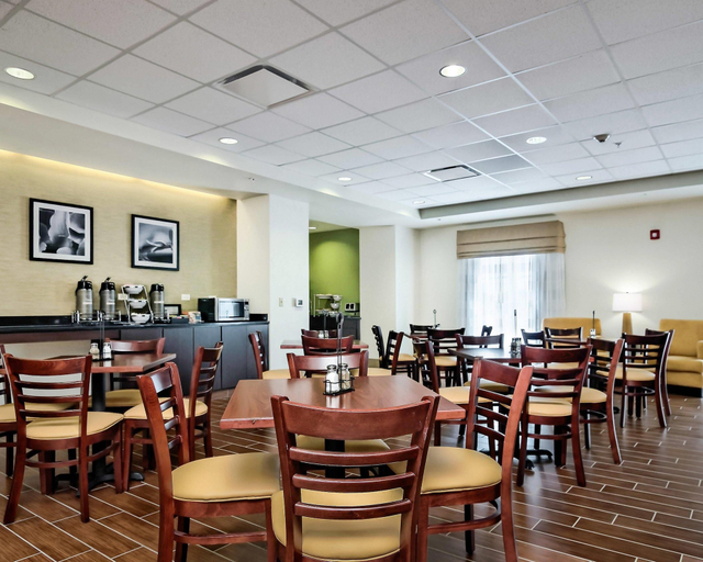 Food & Drinks 5, Sleep Inn & Suites Fort Scott, Bourbon
