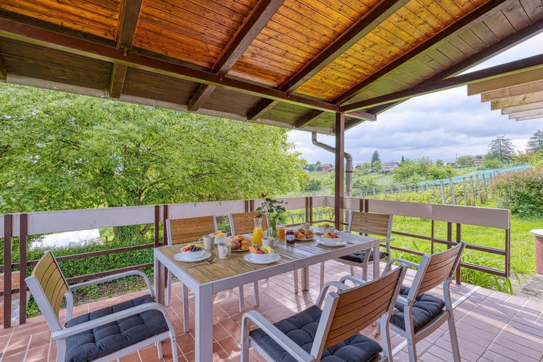 Outdoor dining 4, Lovely House Near Zagreb With Terrace, Ivanić-Grad