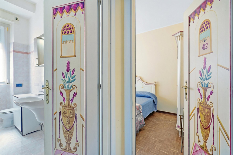 Room 2, Strixia Apartment - 50m From Lake With Balcony, Verbano-Cusio-Ossola