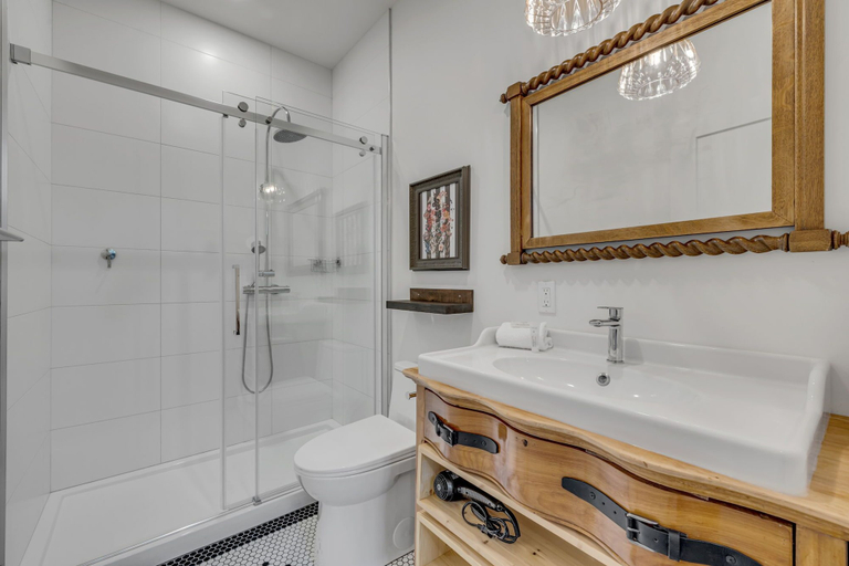 Bathroom 4, La Sainte Paix, Communauté-Urbaine-de-Québec