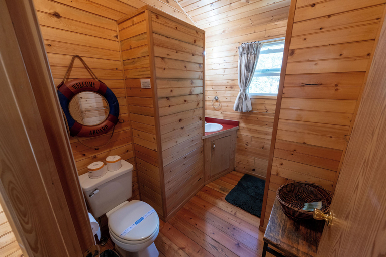 Bathroom, Huntington Lake Resort - Campsite, Fresno