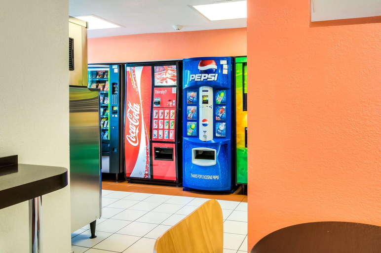 Food & Drinks 5, Motel 6 Arlington Heights, Il-Chicago North Centra, Cook
