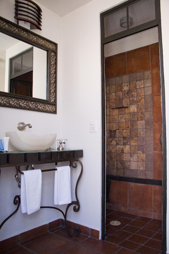 Bathroom 3, Hotel Herencia By Hosting House, Morelia