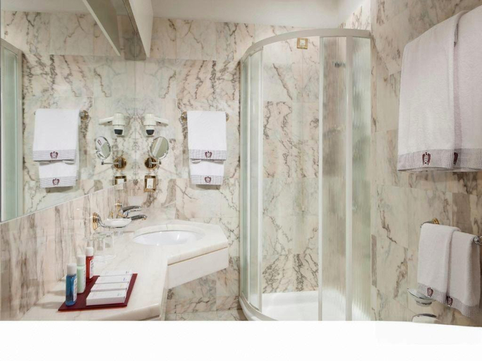Bathroom 3, Grand Hotel Trento, Trento