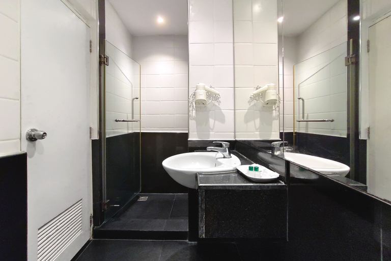 Bathroom 5, Ten Stars Inn Pratunam Hotel, Ratchathewi