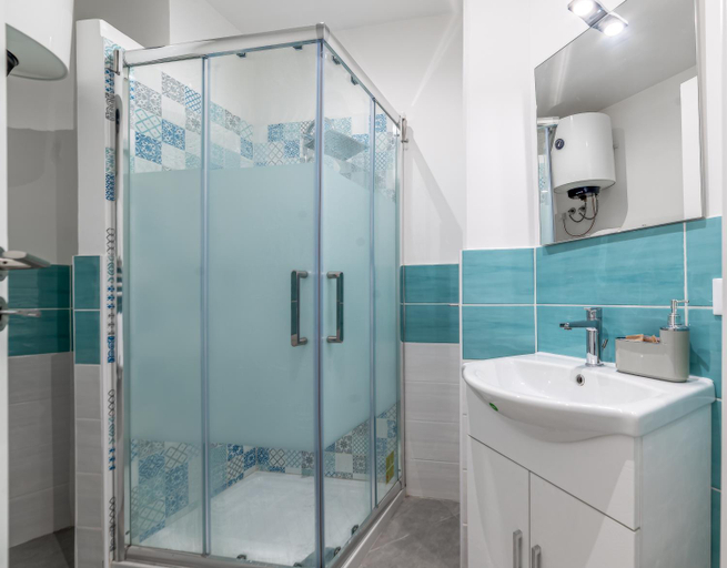 Shower 2, Cozy Enna Rooms - Metro Re di Roma & WiFi, Rome