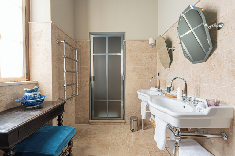 Bathroom 5, Château Sainte Sabine, Côte-d'Or