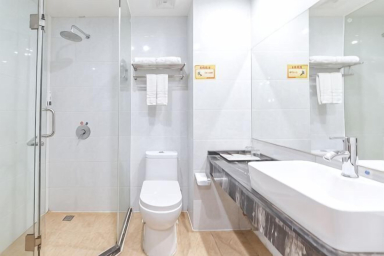 Bathroom, Xingyu Sea View Hotel (Sanya Nanbian, Hailu Huitou), Sanya