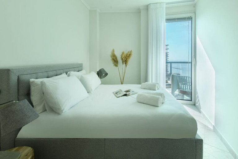 Bedroom 3, Awesome 2BR apt Balcony & pool access