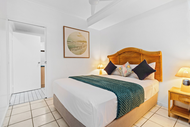 Bedroom 2, Trinity Beach Club Holiday Apartments, Cairns