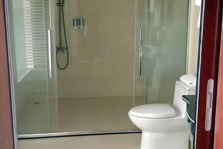 Bathroom 3, Jiaoling Shun'an Hotel, Meizhou