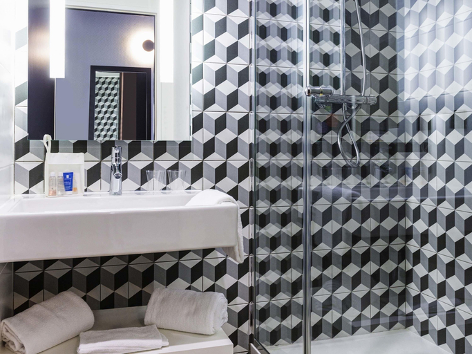 Bathroom 5, ibis Styles Bordeaux Sud Villenave d'Ornon, Gironde