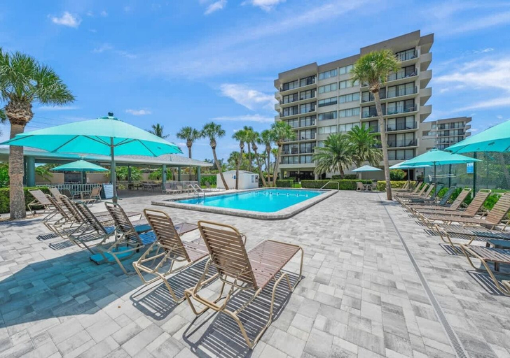 Sport & Beauty 5, Coastal Lakehouse Condo on Siesta Key Public Beach, Sarasota