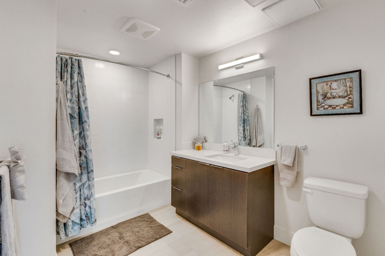 Exterior 4, Stylish 2BR Near Dodgers Stadium by Oneluxstay, Los Angeles