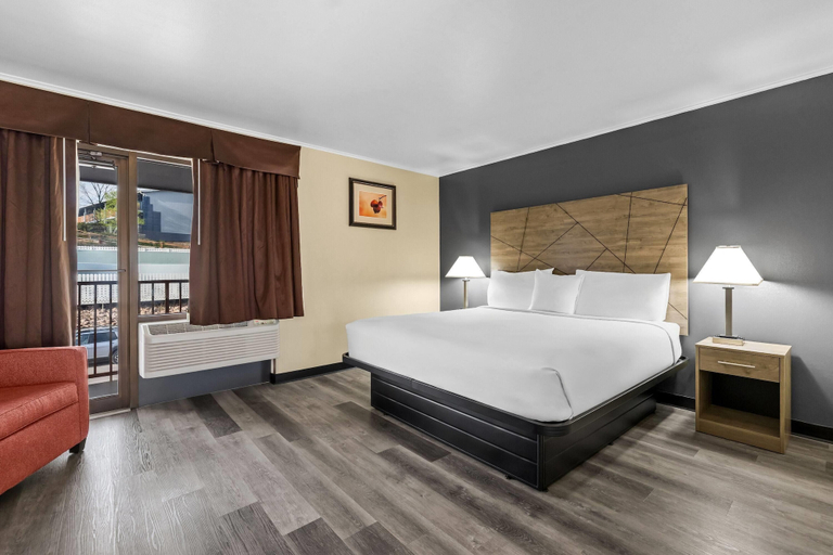 Bedroom 4, Travelodge by Wyndham Rapid City, Pennington