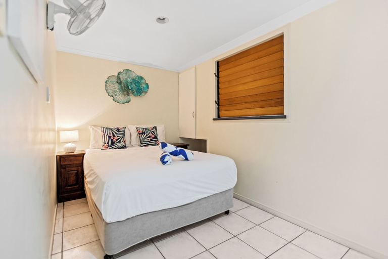 Bedroom 3, Trinity Beach Club Holiday Apartments, Cairns
