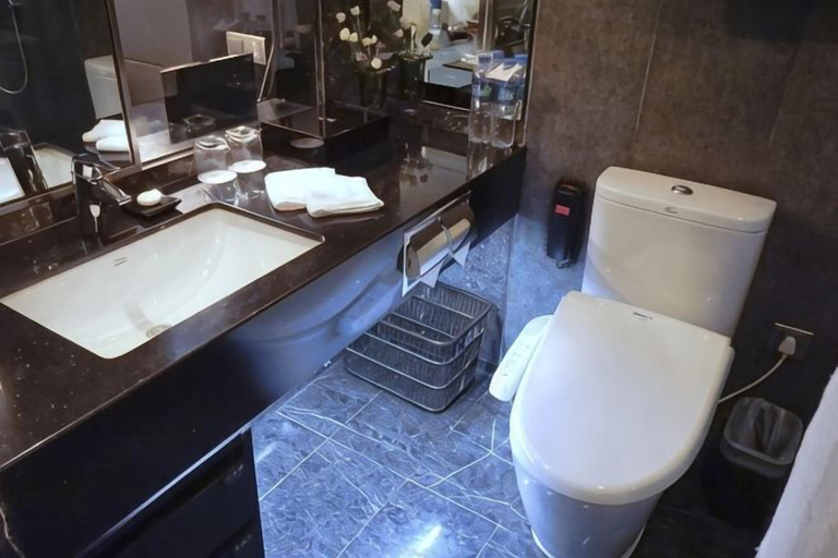 Bathroom 3, Yingkou International Hotel, Tieling