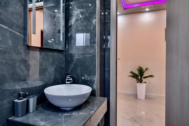 Bathroom 2, Villa White, Pula
