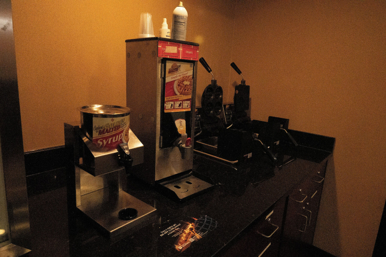 Food & Drinks 5, SureStay by Best Western Salem, Washington