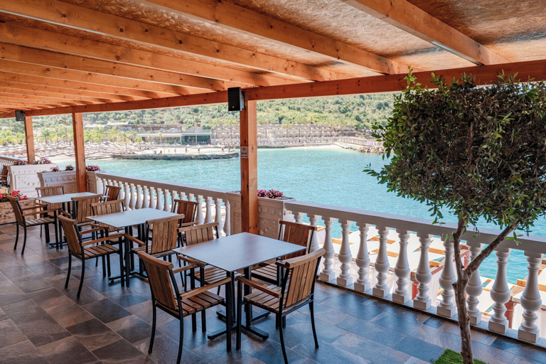 Food & Drinks 5, Villa Juna Beach, Sarandës