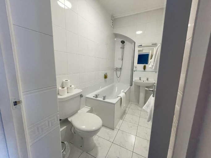 Bathroom 4, Manor Hotel, Devon