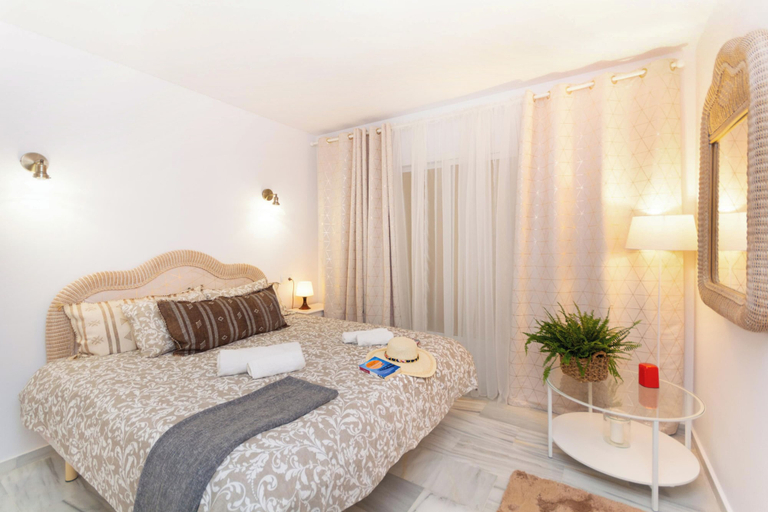 Room 4, Calahonda Elegance With Pool And Sea View, Málaga