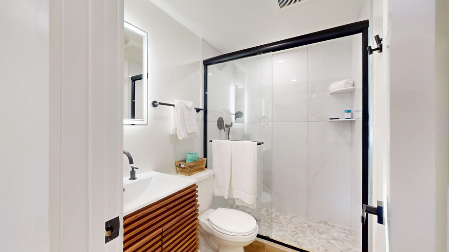 Bathroom 2, Ocean's Edge, Cape May