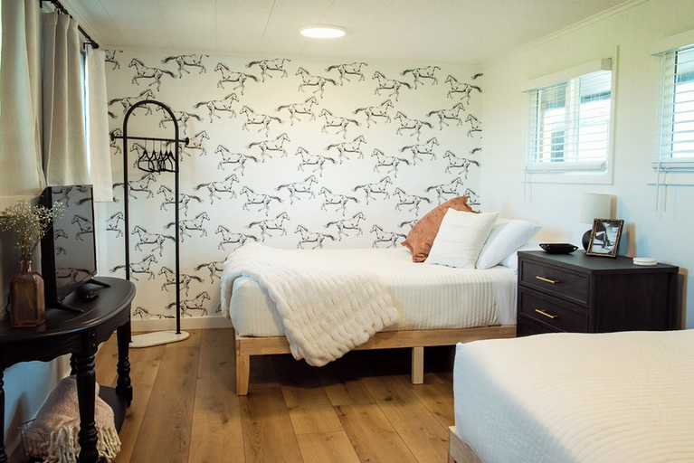 Bedroom 3, Motel Miles, Custer