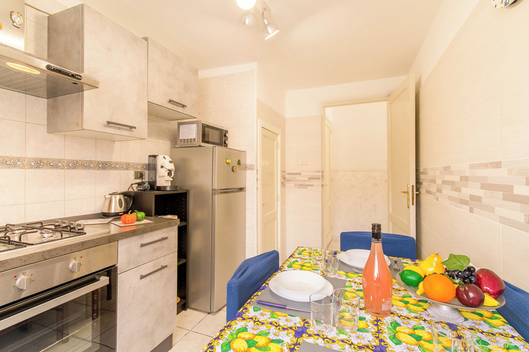 Private kitchen 3, Sicula home in the city center, Catania