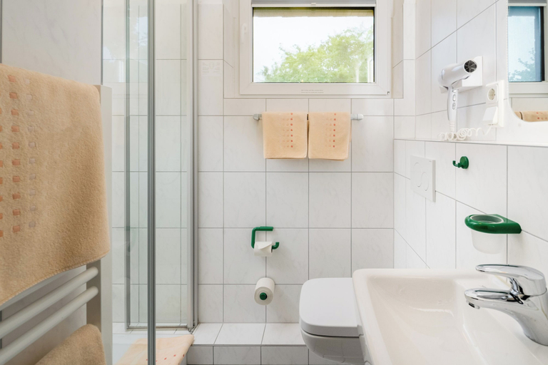 Bathroom 5, Hotel zur Post, Region Hannover