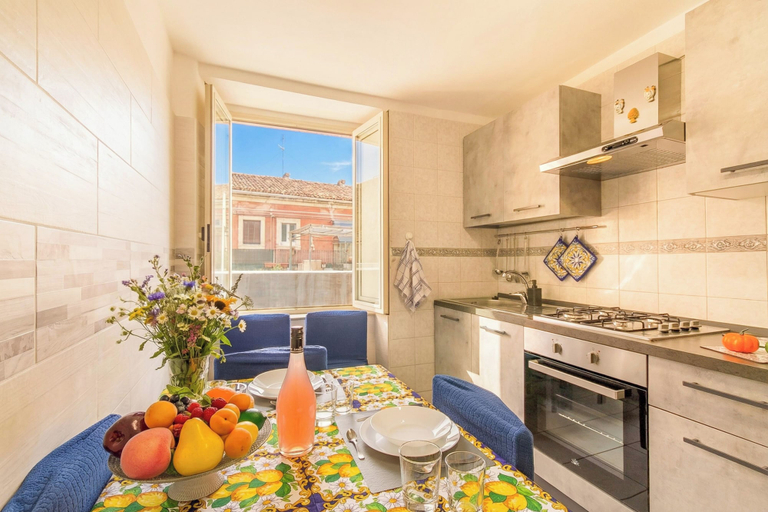 Private kitchen 2, Sicula home in the city center, Catania