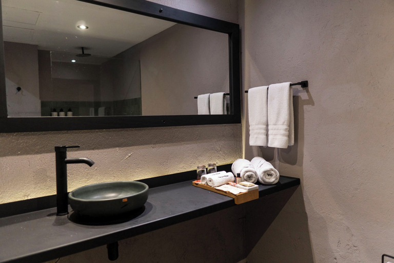 Bathroom 4, The Art Hotel El Poblado Medellín by Key 33, Medellín