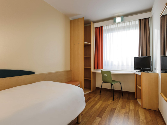 Bedroom 4, ibis Berlin Messe, Berlin