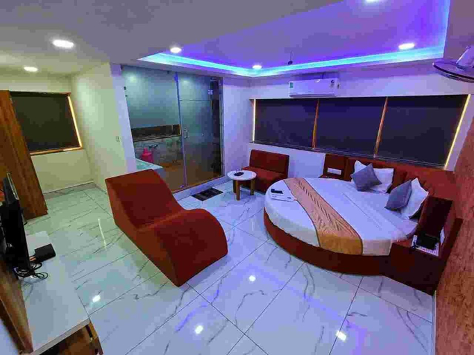 Others 2, HOTEL ROCK In, Anand