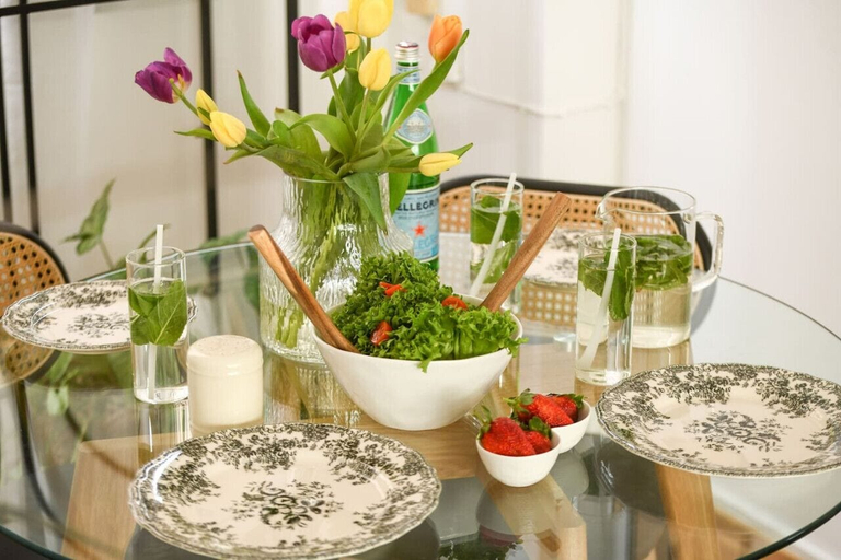 Food & Drinks, Stylish 2-Bedroom Green Oasis